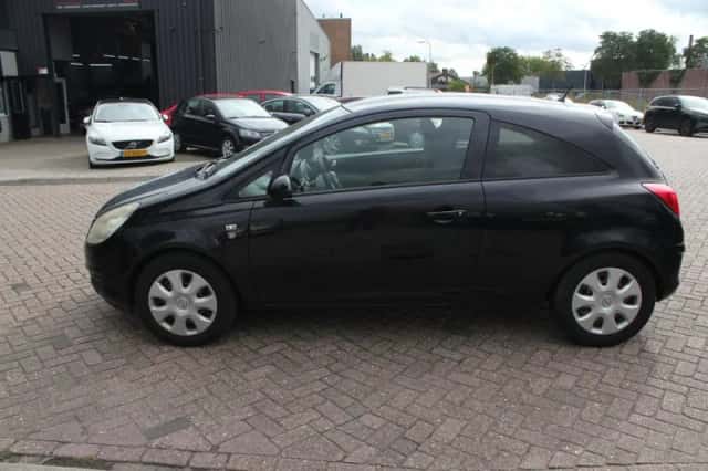 Opel Corsa (2011) thumbnail 2