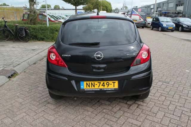 Opel Corsa (2011) thumbnail 4