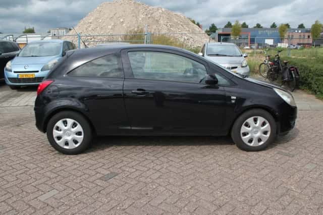 Opel Corsa (2011) thumbnail 6