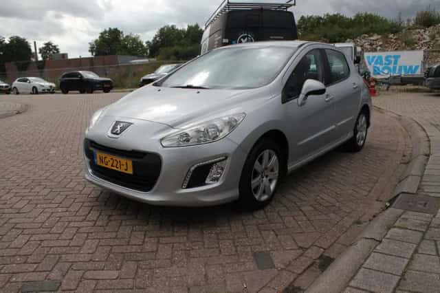 Peugeot 308 (2011) thumbnail 1