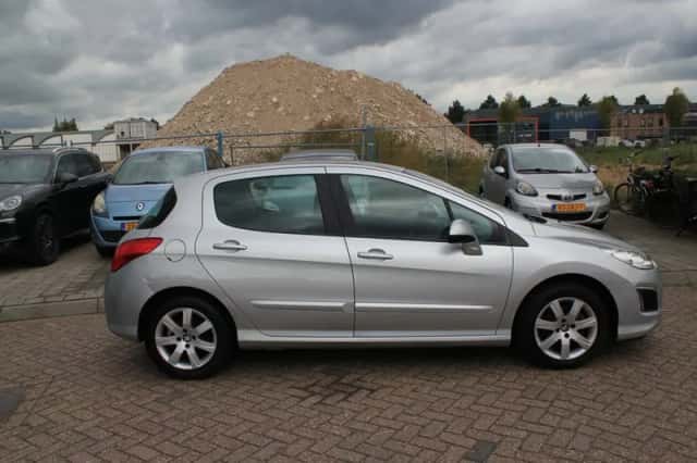 Peugeot 308 (2011) thumbnail 5
