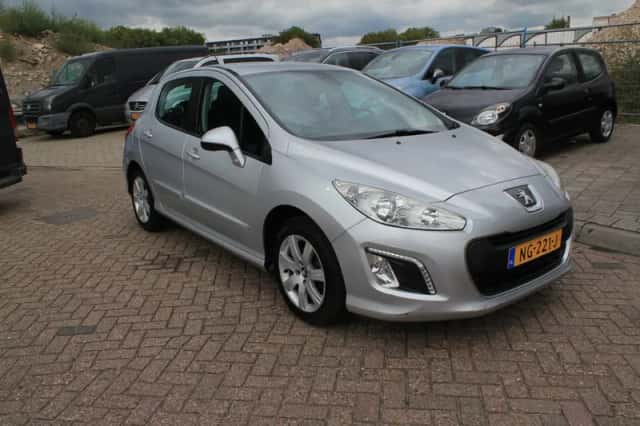 Peugeot 308 (2011) thumbnail 6