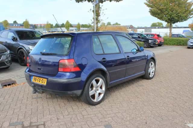 Volkswagen Golf (2000) thumbnail 5