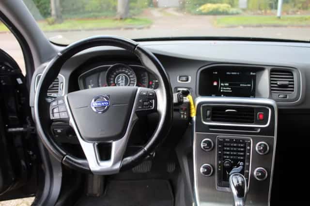 Volvo V60 (2015) thumbnail 3