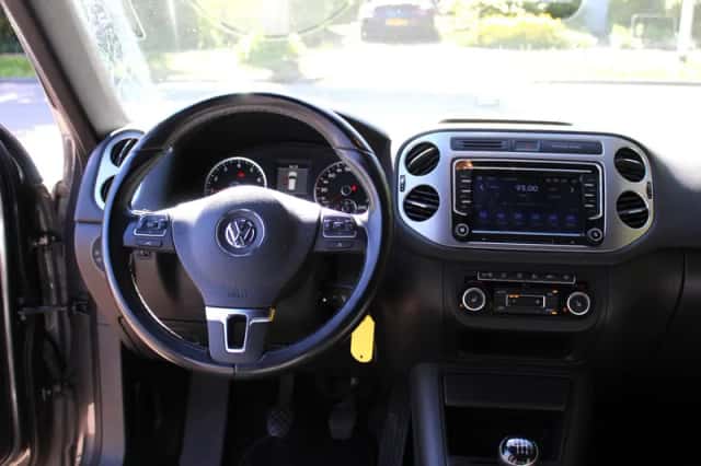 Volkswagen Tiguan (2014) thumbnail 2