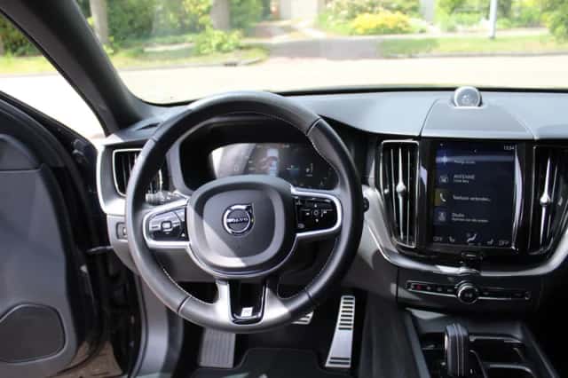 Volvo XC60 (2019) thumbnail 2