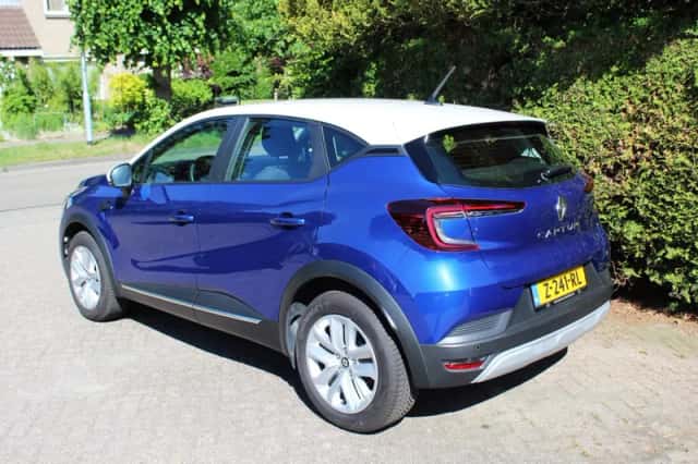 Renault Captur (2023) thumbnail 2