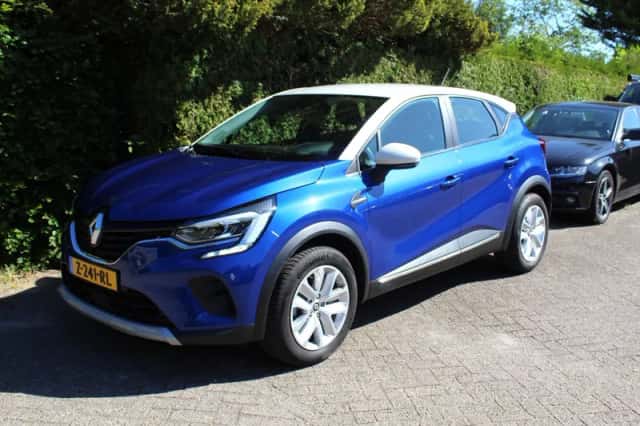 Renault Captur (2023) thumbnail 4