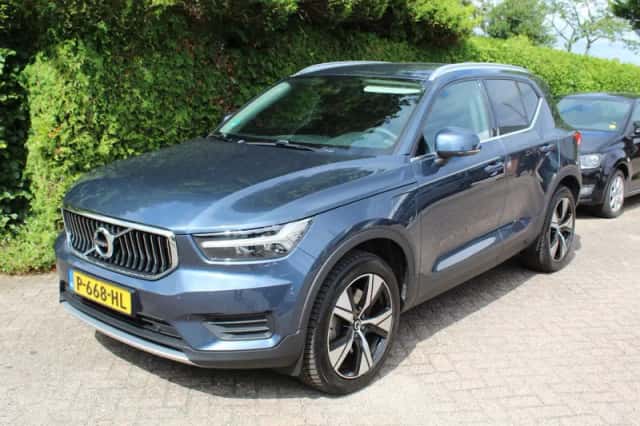 Volvo XC40 (2022) thumbnail 3