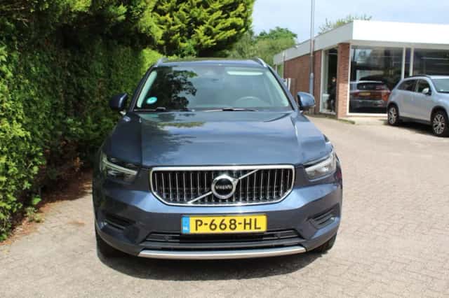Volvo XC40 (2022) thumbnail 4