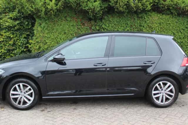 Volkswagen Golf (2018) thumbnail 2