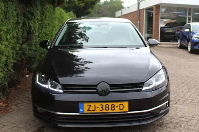 Volkswagen Golf (2018) thumbnail 4
