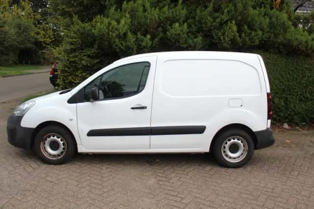 Peugeot Partner (2018) thumbnail 2