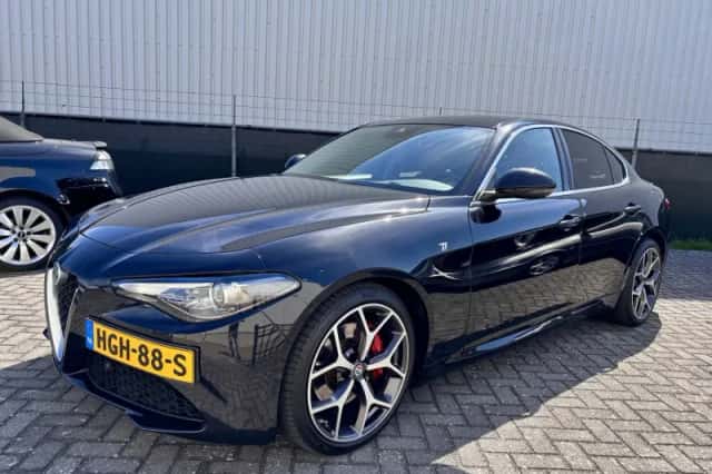 Alfa Romeo Giulia (2021) thumbnail 1