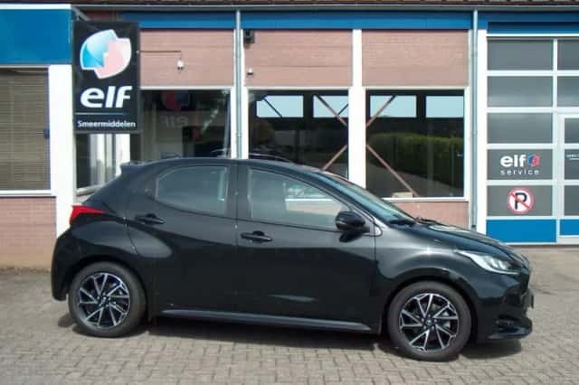 Toyota Yaris (2022) thumbnail 2