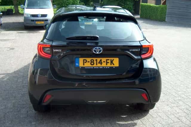Toyota Yaris (2022) thumbnail 3