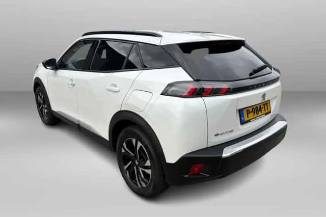 Peugeot e-2008 (2022) thumbnail 5
