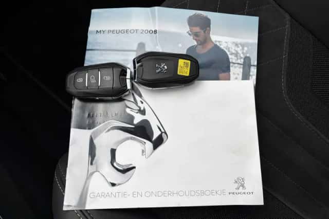 Peugeot 2008 (2022) thumbnail 4