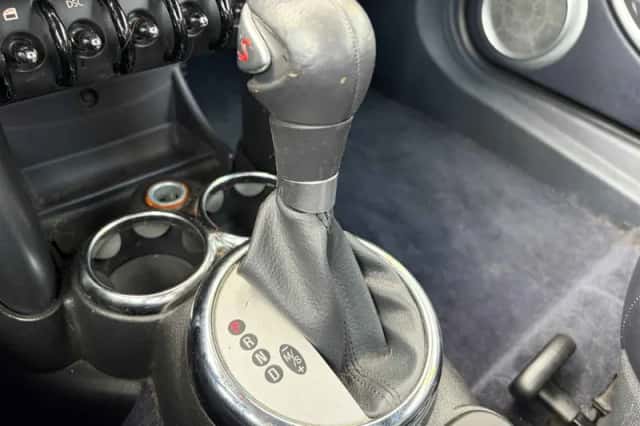 MINI Cooper (2006) thumbnail 2