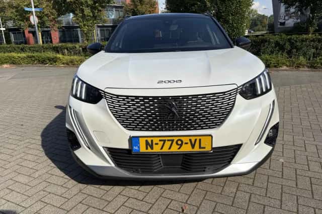 Peugeot e-2008 (2021) thumbnail 5