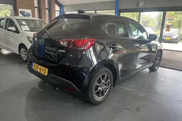 Mazda 2 (2018) thumbnail 2