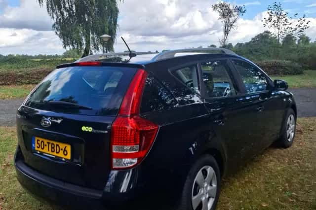 Kia Cee'd (2012) thumbnail 3