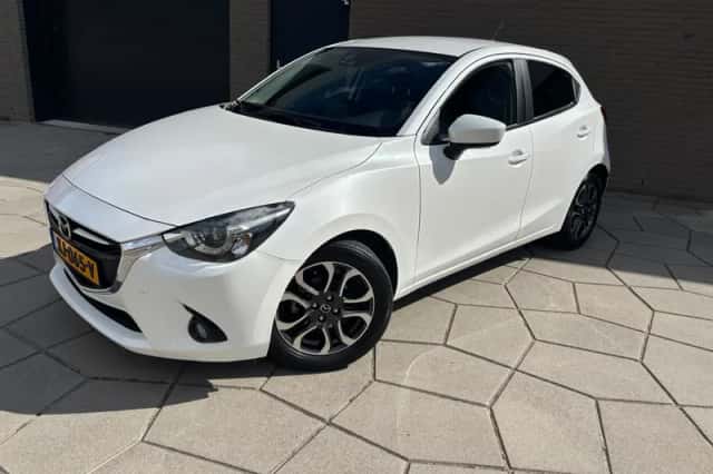 Mazda 2 (2016) thumbnail 1