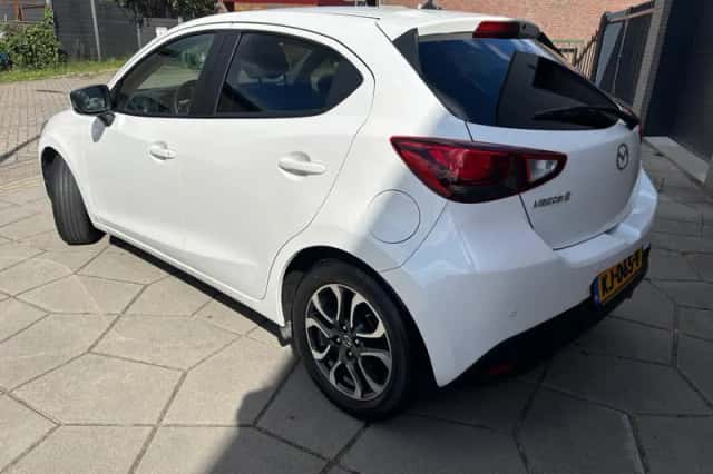 Mazda 2 (2016) thumbnail 6