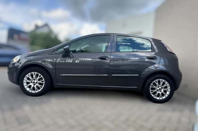 Fiat Punto (2010) thumbnail 4