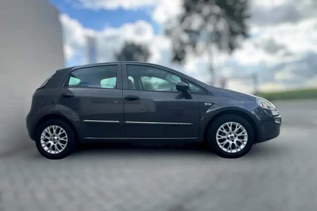 Fiat Punto (2010) thumbnail 6