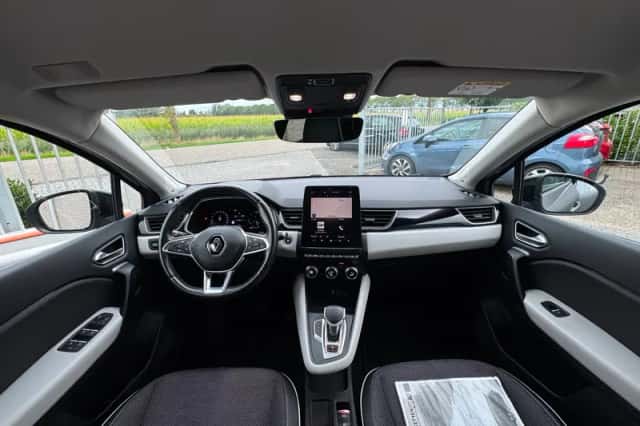 Renault Captur (2020) thumbnail 2