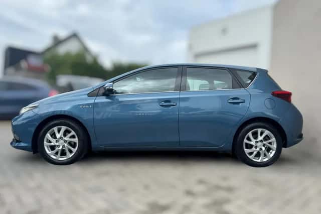 Toyota Auris (2015) thumbnail 4