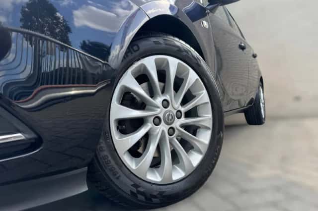 Opel Corsa (2017) thumbnail 3