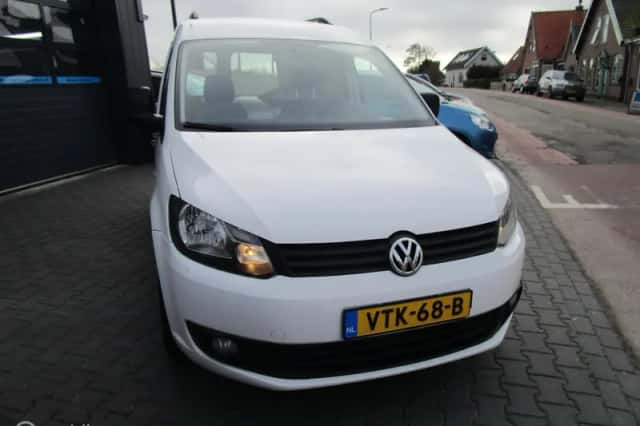 Volkswagen Caddy (2011) thumbnail 2