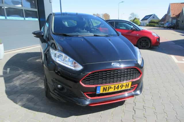 Ford Fiesta (2015) thumbnail 2