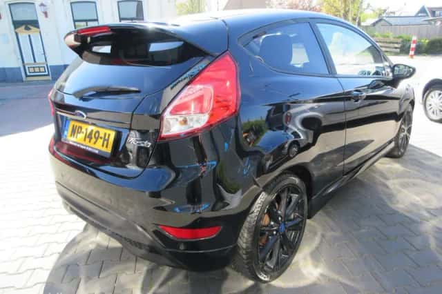 Ford Fiesta (2015) thumbnail 3
