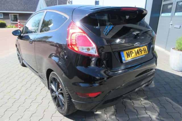 Ford Fiesta (2015) thumbnail 4