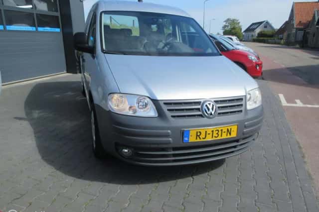 Volkswagen Caddy (2009) thumbnail 2