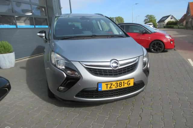 Opel Zafira (2012) thumbnail 2