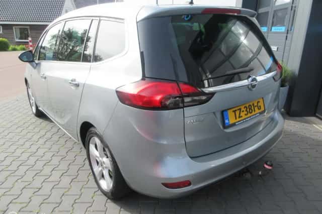 Opel Zafira (2012) thumbnail 4