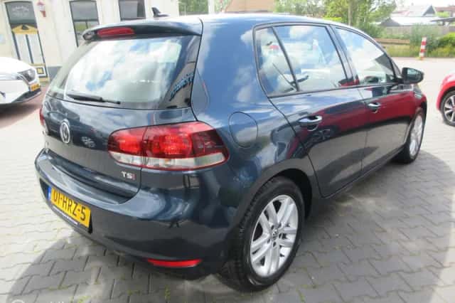Volkswagen Golf (2009) thumbnail 3