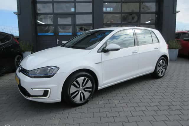 Volkswagen e-Golf (2016) thumbnail 1