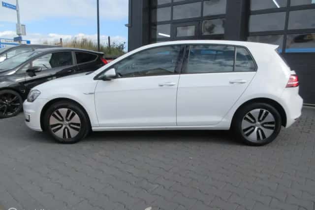 Volkswagen e-Golf (2016) thumbnail 5