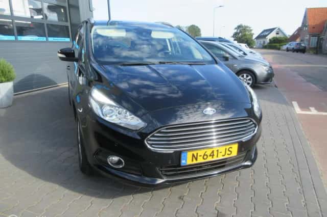 Ford S-Max (2017) thumbnail 2