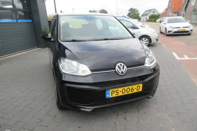 Volkswagen Up! (2017) thumbnail 2