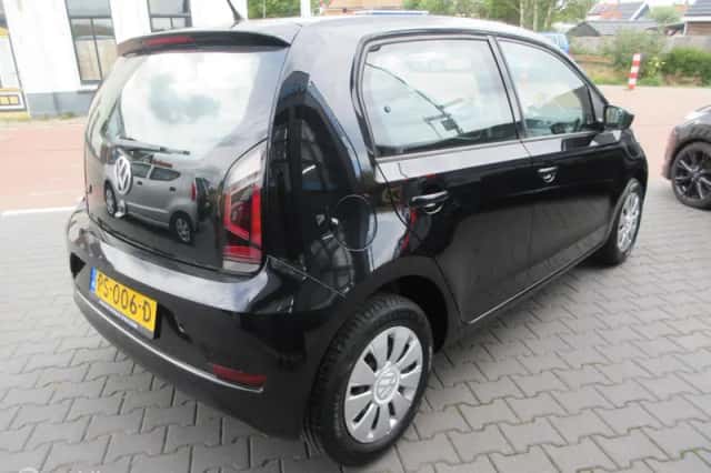 Volkswagen Up! (2017) thumbnail 3