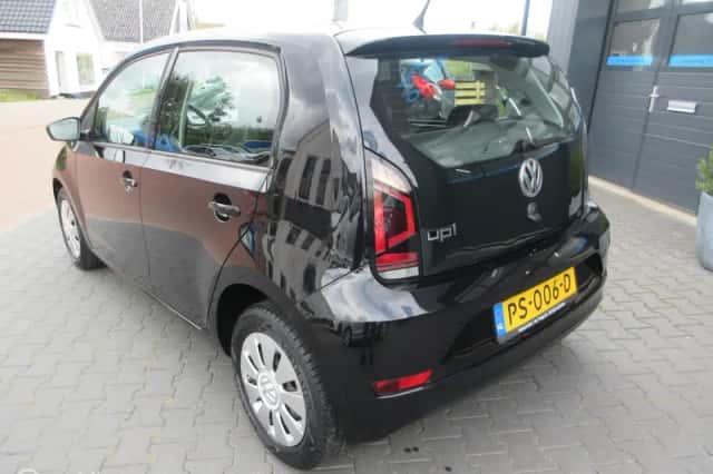 Volkswagen Up! (2017) thumbnail 4