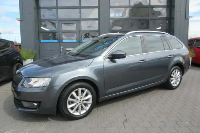 Škoda Octavia (2016) thumbnail 1