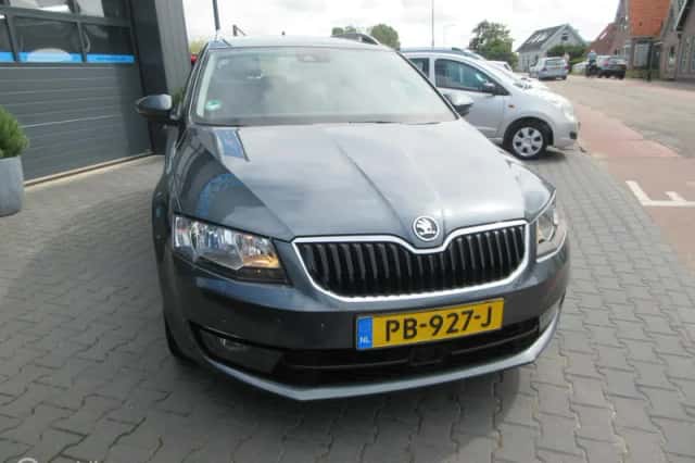 Škoda Octavia (2016) thumbnail 2