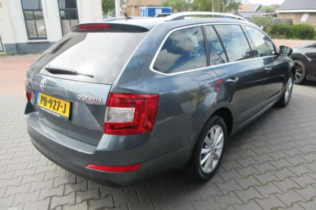 Škoda Octavia (2016) thumbnail 3